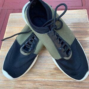 Zara black/olive green lightweight shoes, laced front, white rubber sole, 37